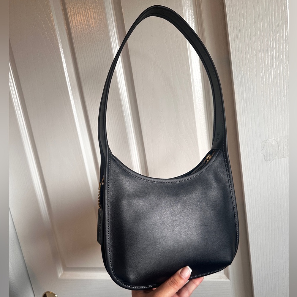 New! Coach Black Curve Zip Bag